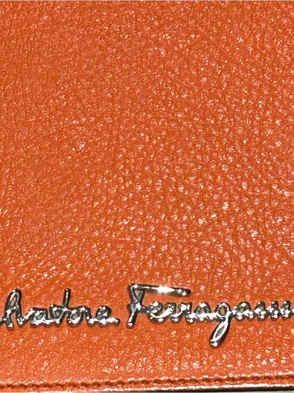 Salvatore Ferragamo Orange Leather iPad case
Serial number KD-22B420 - Picture 2 of 9